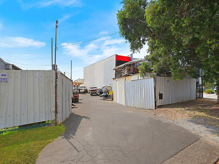 Click to view all images 52 Woodfield Boulevard Caringbah NSW 2229 - Image 3