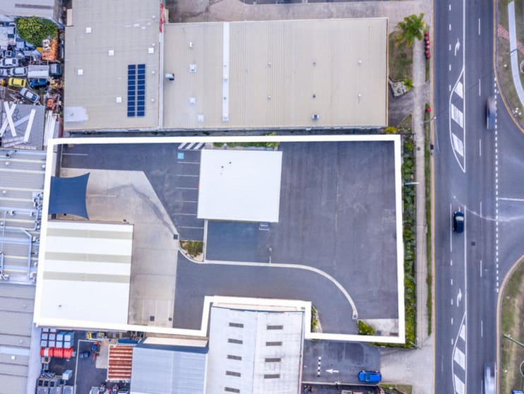 Click to view all images 2 Greenway Drive Tweed Heads South NSW 2486 - Image 2