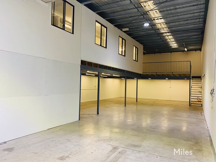 Click to view all images 31 Longview Court Thomastown VIC 3074 - Image 2