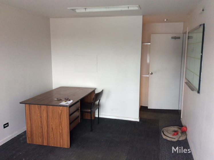 Click to view all images 2/32 Korong Road Heidelberg West VIC 3081 - Image 3