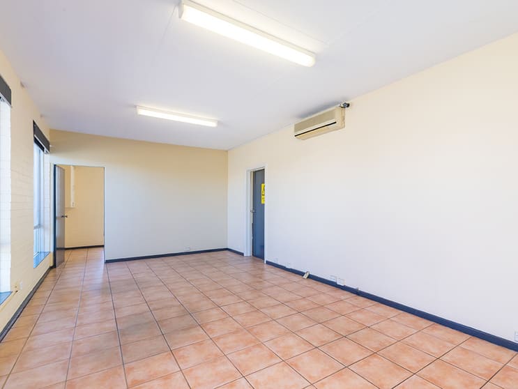 Click to view all images 9 Aitken Way Kewdale WA 6105 - Image 3
