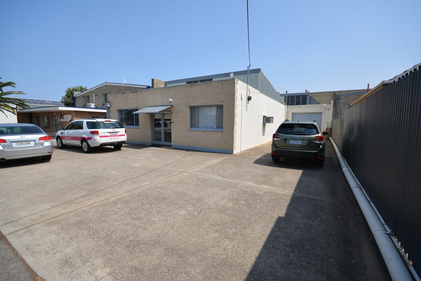 Click to view all images 12 Ferry Avenue Melrose Park SA 5039 - Image 2
