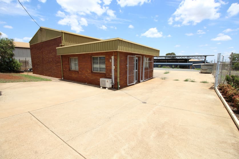 Click to view all images 7 Eyers Street Wilsonton QLD 4350 - Image 1
