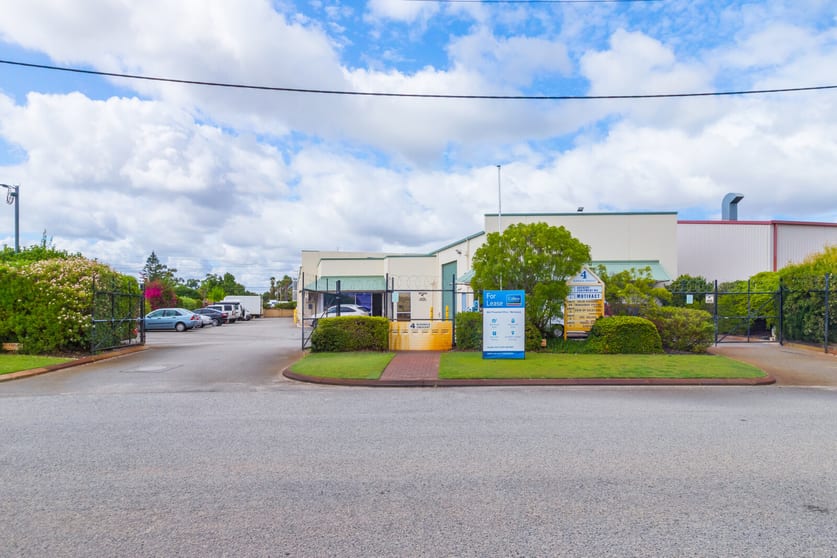 Click to view all images Unit 3/4 McDonald Crescent Bassendean WA 6054 - Image 3