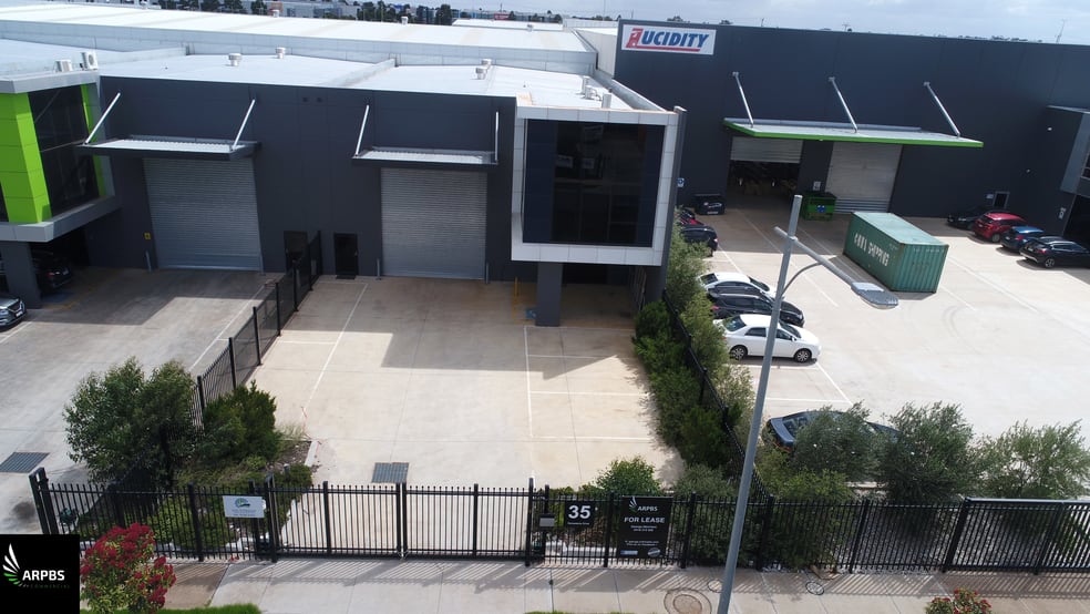Click to view all images 35 Paraweena Drive Truganina VIC 3029 - Image 3