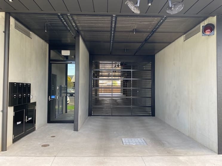 Click to view all images 1/5 Wedge Street South Werribee VIC 3030 - Image 3