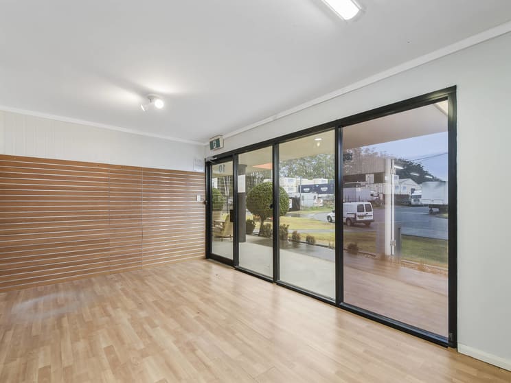 Click to view all images 10/35 Merrigal Road Port Macquarie NSW 2444 - Image 2