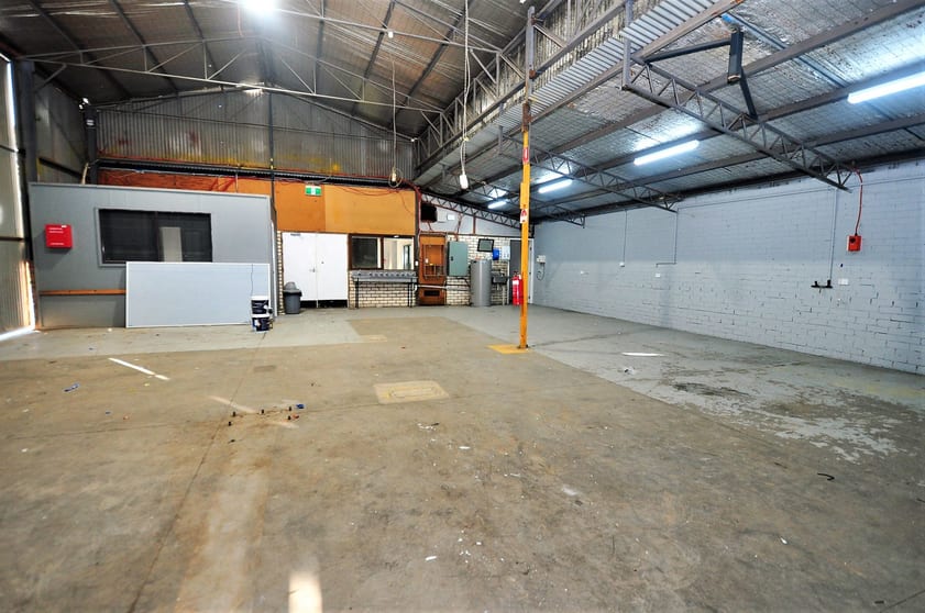 Click to view all images 198 Strickland Road Strathdale VIC 3550 - Image 3