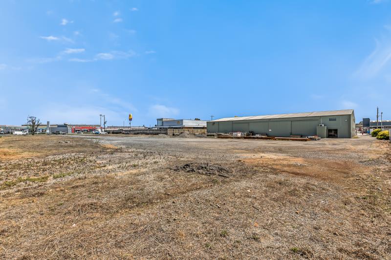 Click to view all images 73 Bald Hill Road Pakenham VIC 3810 - Image 3