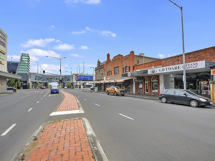Click to view all images 41 Yarra Street Geelong VIC 3220 - Image 2