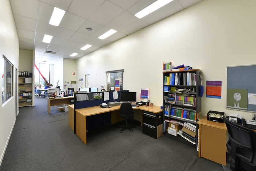 Click to view all images 20 Fiveways Boulevard Keysborough VIC 3173 - Image 3