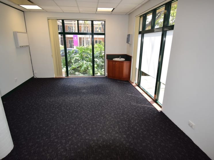 Click to view all images 14 Carrara Street Benowa QLD 4217 - Image 3