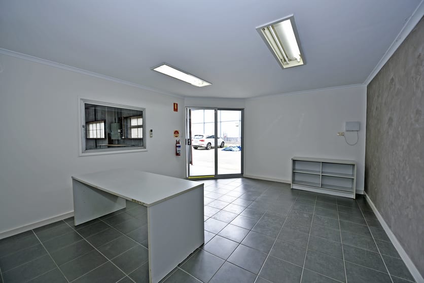 Click to view all images 3/103 Reichardt Road Winnellie NT 0820 - Image 2