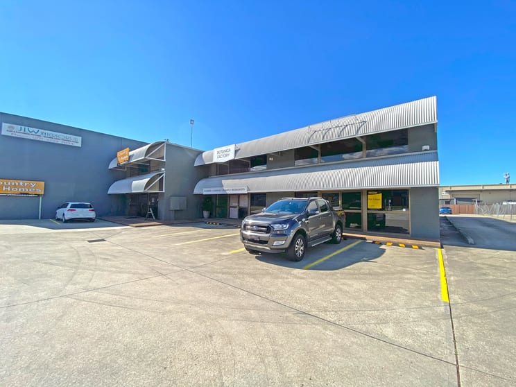 Click to view all images Unit 3, 112 Russell Street Emu Plains NSW 2750 - Image 2