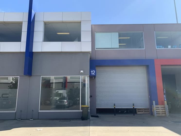 12/12 - 15 Thackray Rd Port Melbourne VIC 3207 - Image 1