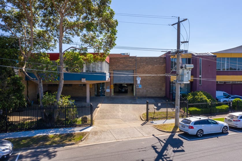 Click to view all images 17 Walkers Road Nunawading VIC 3131 - Image 1