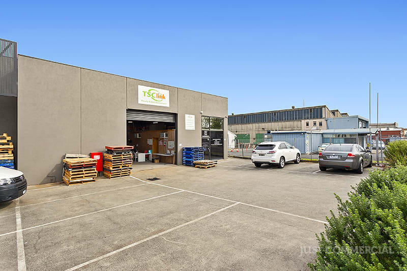 Click to view all images 52 Hargreaves Street Huntingdale VIC 3166 - Image 2