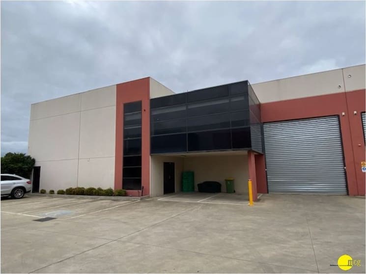 Click to view all images 4/2A Holmwood Road Tottenham VIC 3012 - Image 1