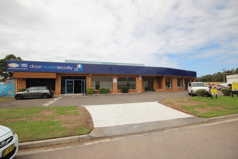 Click to view all images 2/8 Bon Mace Close Berkeley Vale NSW 2261 - Image 1