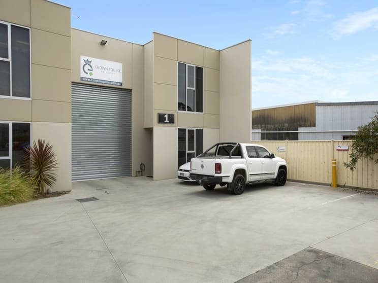 Click to view all images 1/35 Progress Street Mornington VIC 3931 - Image 2