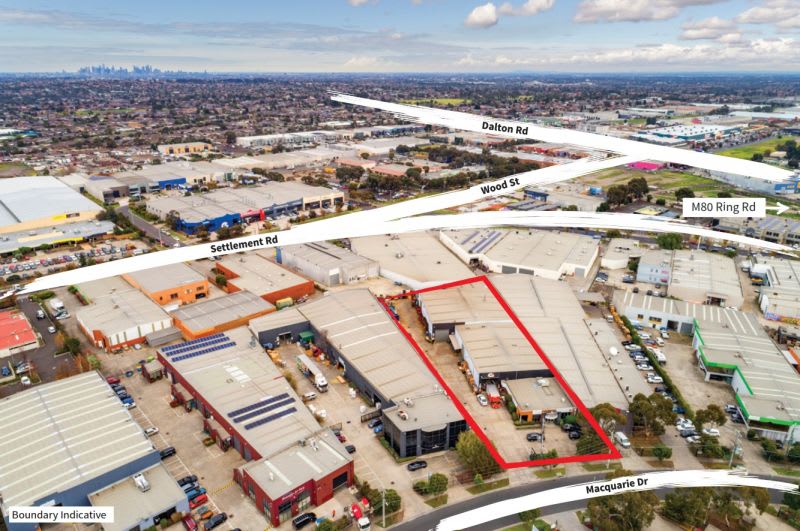Click to view all images 15 Macquarie Drive Thomastown VIC 3074 - Image 2