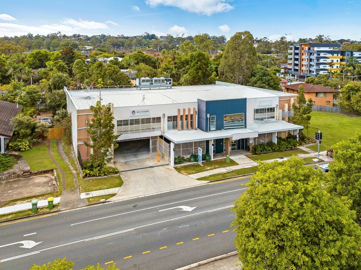 Click to view all images 3/16-18 Cinderella Drive Springwood QLD 4127 - Image 3