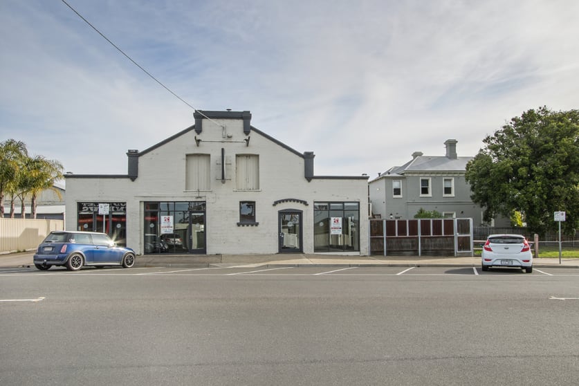 Click to view all images 4 Wood Street Bairnsdale VIC 3875 - Image 1