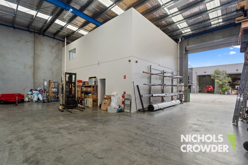 Click to view all images 4/84-90 Lakewood Boulevard Braeside VIC 3195 - Image 2