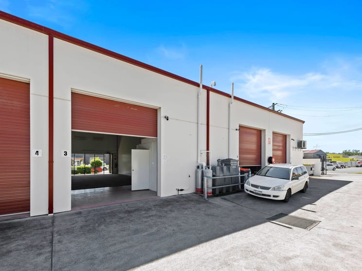 Click to view all images 3/35 Merrigal Road Port Macquarie NSW 2444 - Image 2