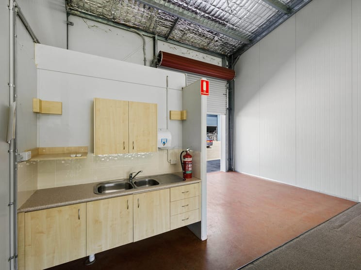 Click to view all images 3/35 Merrigal Road Port Macquarie NSW 2444 - Image 3