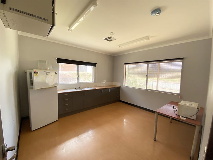 Click to view all images Tennant Creek NT 0860 - Image 2