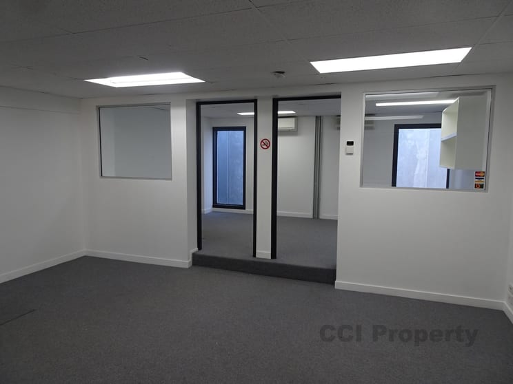 Click to view all images Woolloongabba QLD 4102 - Image 2