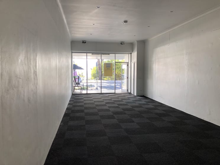 Click to view all images 2/73 Redcliffe Parade Redcliffe QLD 4020 - Image 2