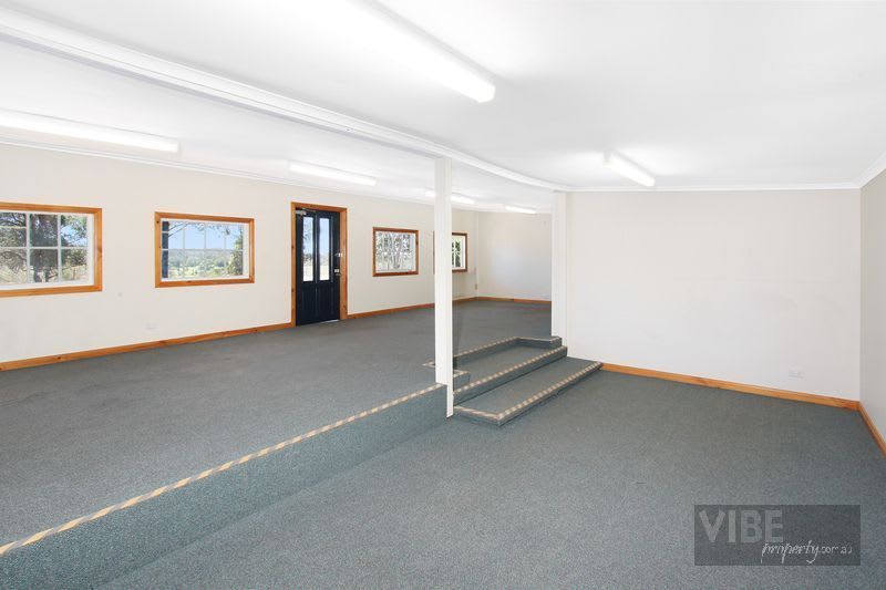 Click to view all images 411 Bells Line of Road Kurmond NSW 2757 - Image 2