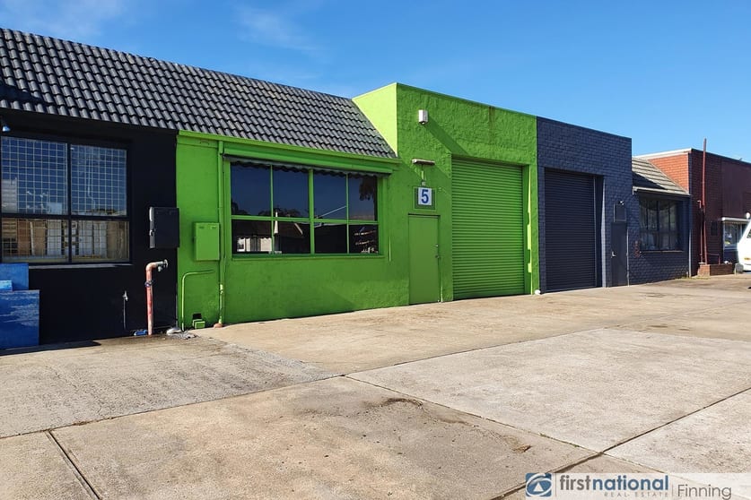 Click to view all images 5 Cooper Court Cranbourne VIC 3977 - Image 1