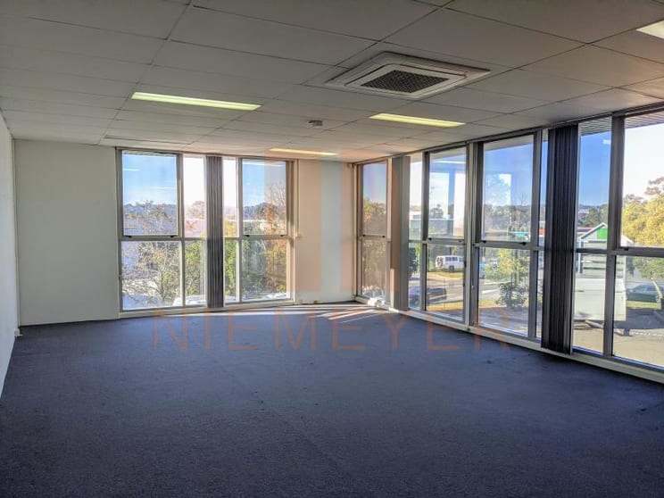 Click to view all images 5 Cary Grove Minto NSW 2566 - Image 2