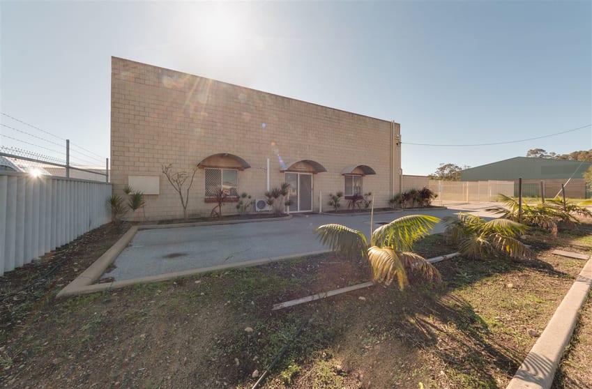 Click to view all images 8 Quarry Way Mandurah WA 6210 - Image 2