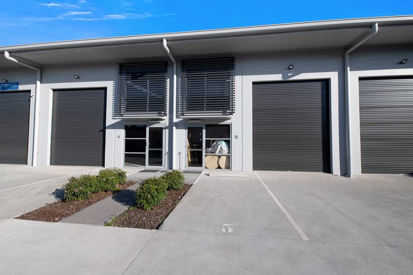 Click to view all images 6E/100 Rene Street Noosaville QLD 4566 - Image 1