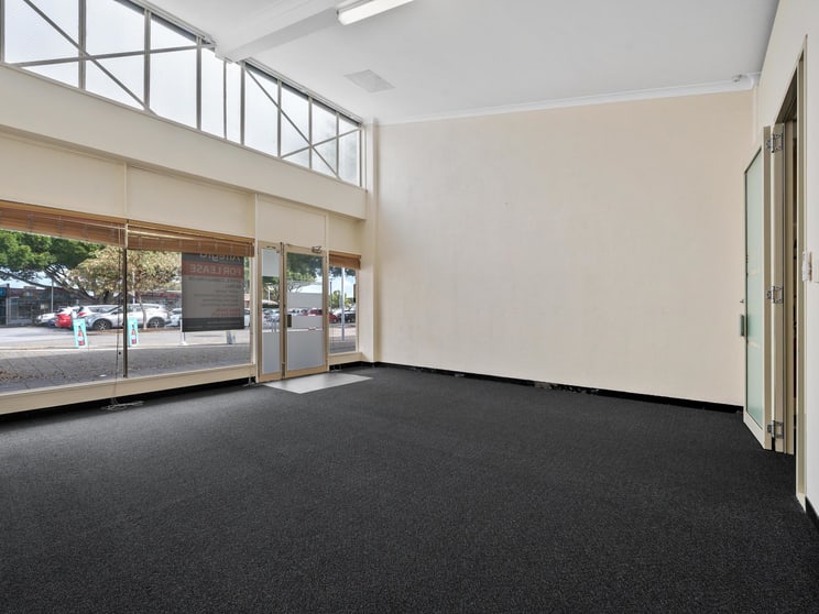 Click to view all images 16 Morris Place Innaloo WA 6018 - Image 3