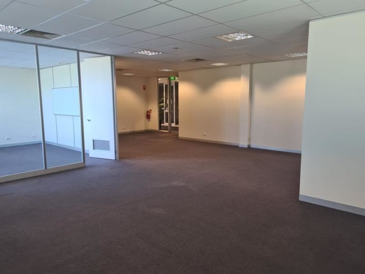 Click to view all images 3/2 Compark Circuit Mulgrave VIC 3170 - Image 2