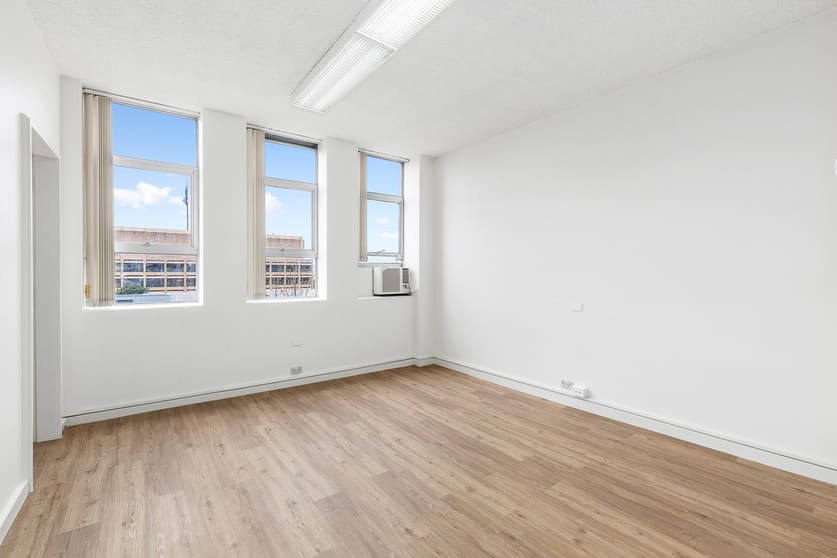 Click to view all images 605/195 Macquarie Street Sydney NSW 2000 - Image 3