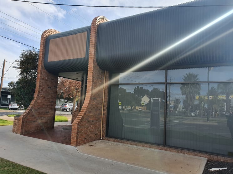 Click to view all images 123 Langtree Avenue Mildura VIC 3500 - Image 3
