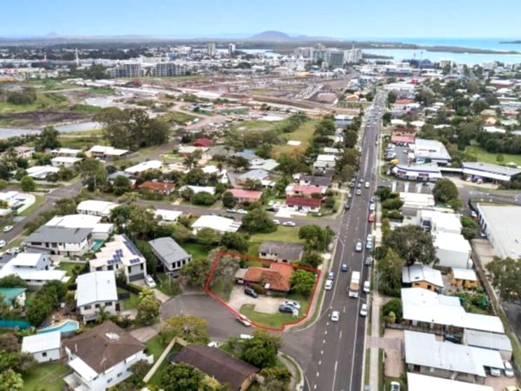 Click to view all images 2 Coghlan Court Maroochydore QLD 4558 - Image 3