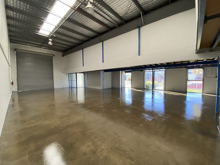 Click to view all images 1b/15 Hutchinson Street Burleigh Heads QLD 4220 - Image 1