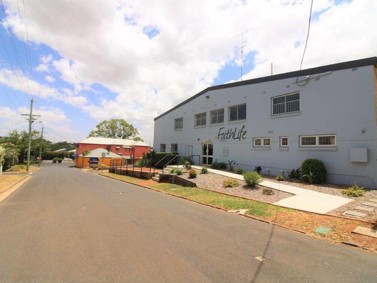 Click to view all images 5/11 Moffatt Street North Toowoomba QLD 4350 - Image 1