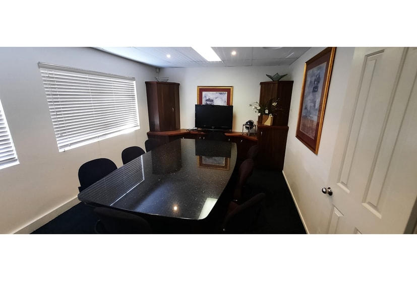 Click to view all images 4/32 The Esplanade Paradise Point QLD 4216 - Image 2