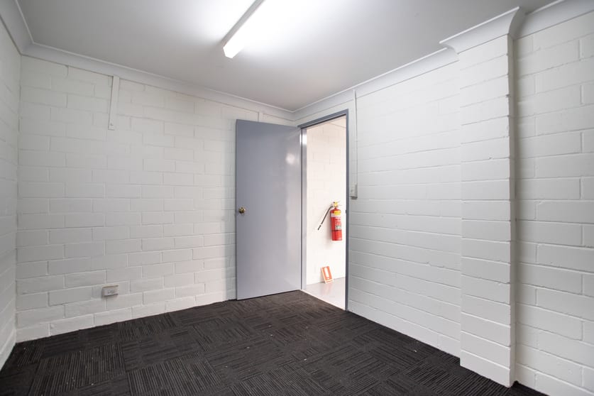Click to view all images UNDER OFFER - 3/4 Artisan Road Seven Hills NSW 2147 - Image 2