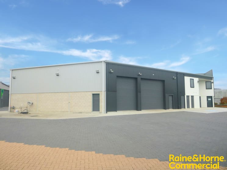 Click to view all images Unit 1/1 Kyeema Place Cambridge TAS 7170 - Image 3