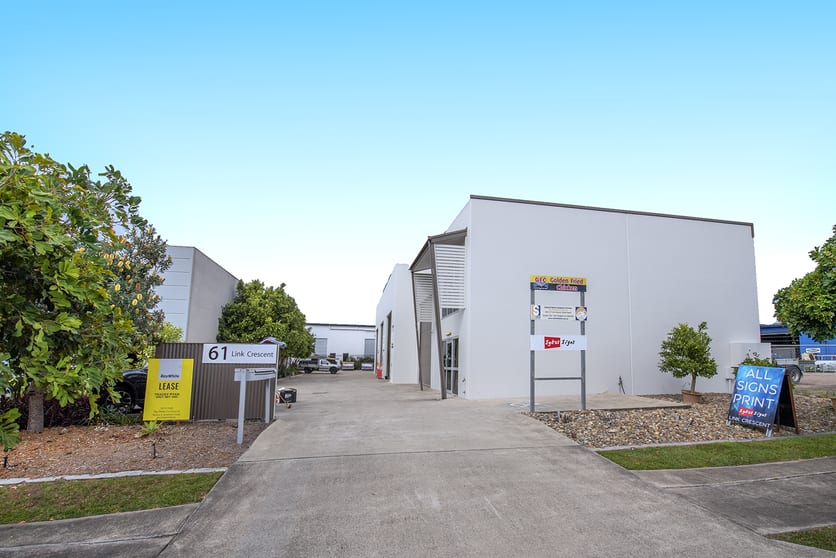 Click to view all images Unit 1/61 Link Crescent Coolum Beach QLD 4573 - Image 3