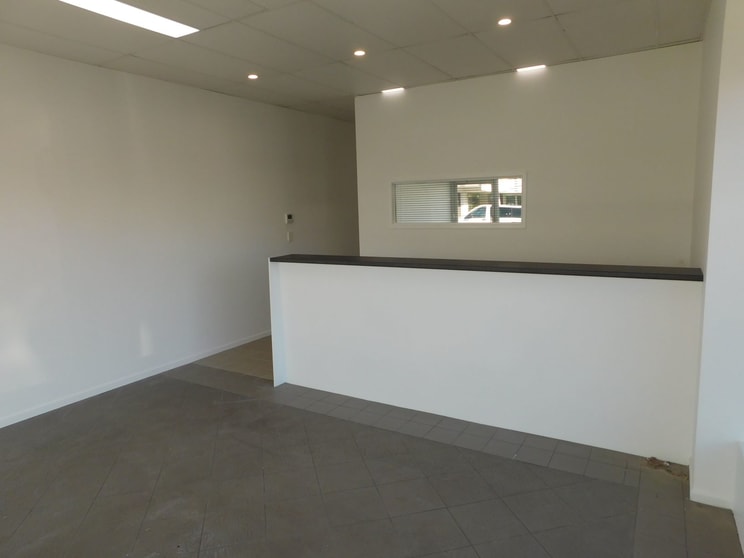 Click to view all images 2/181 Bay Terrace Wynnum QLD 4178 - Image 3